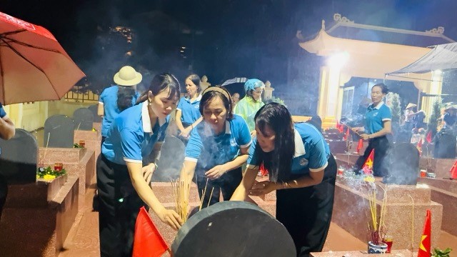 Xã Vân Đình thắp hương tri ân các Anh hùng liệt sĩ