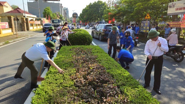 Xã Hoài Đức phát động tổng vệ sinh môi trường và chiến dịch 45 ngày hỗ trợ chuyển đổi số