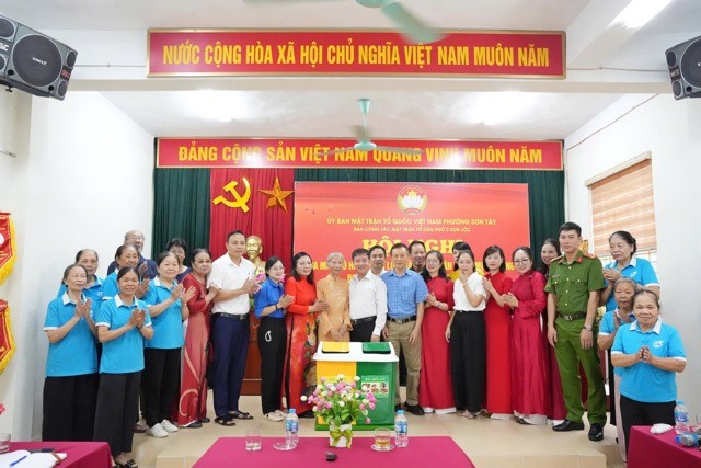 Phường Sơn Tây ra mắt mô hình “Phân loại rác thải thân thiện với môi trường và Đoạn đường sáng - xanh - sạch - đẹp”