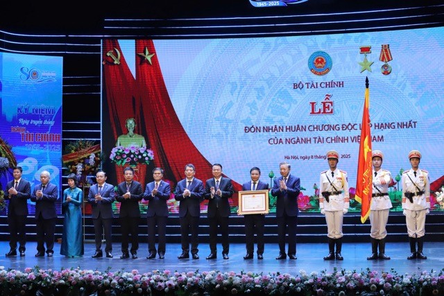 Bộ Tài chính đón nhận Huân chương Độc lập hạng Nhất