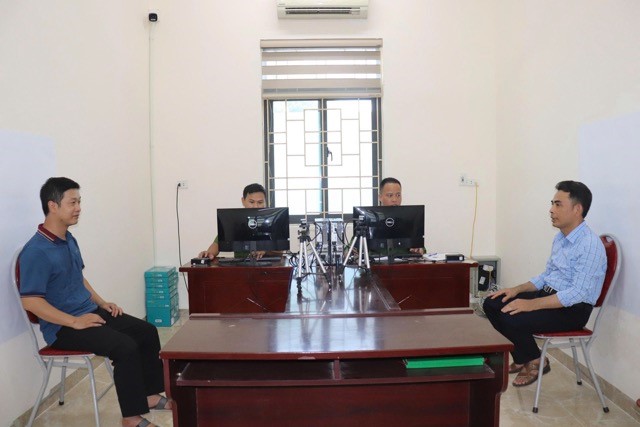 Xã Bát Tràng đổi thẻ đảng viên, chuẩn hóa dữ liệu trong kỷ nguyên số