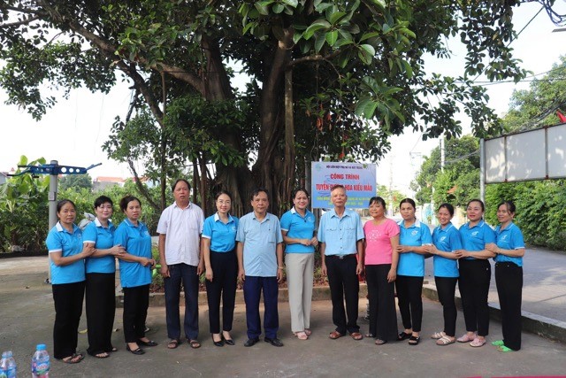 Xã Bát Tràng khánh thành công trình tuyến đường hoa kiểu mẫu