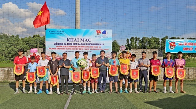 Đoài Phương khai mạc giải bóng đá thiếu niên chào mừng Đại hội đại biểu Đảng bộ xã 
