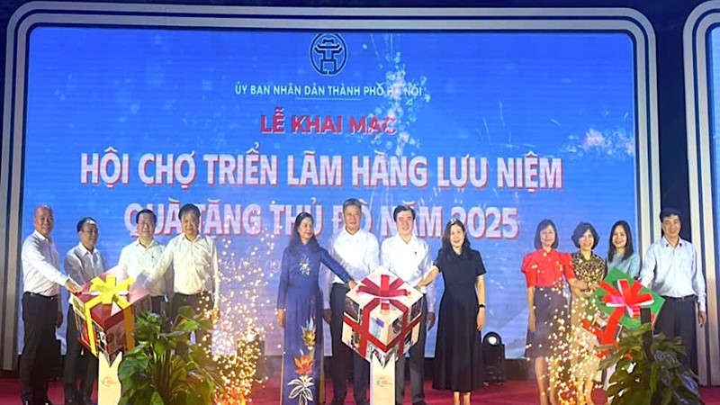 Khai mạc Hội chợ triển lãm hàng lưu niệm, quà tặng Thủ đô năm 2025 