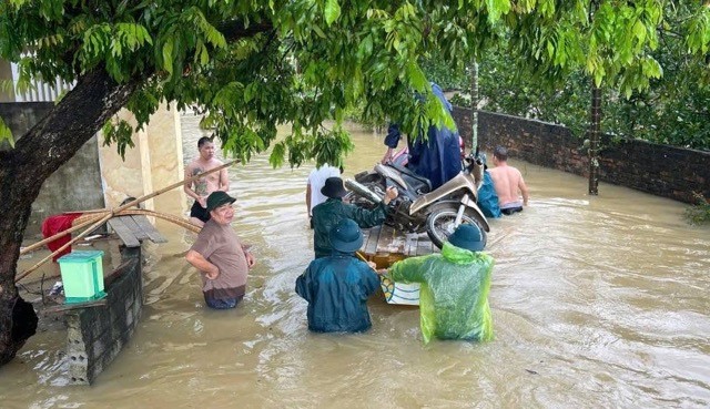 Phường Tùng Thiện triển khai nhiều biện pháp khắc phục ảnh hưởng mưa bão số 5