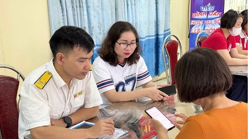 Thuế Hà Nội hỗ trợ chuyển đổi số tại 126 phường xã