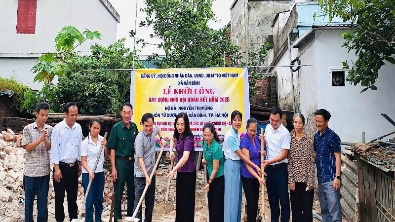 Xã Vân Đình khởi công xây dựng nhà đại đoàn kết cho bà Nguyễn Thị Mừng