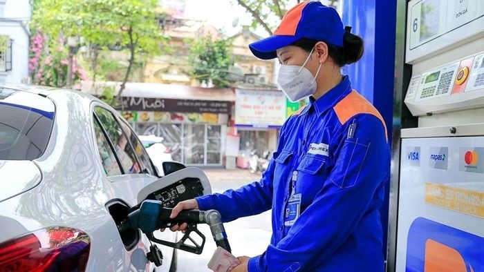 Giá xăng dầu tăng nhẹ, xăng RON95-III giá 20.209 đồng/lít