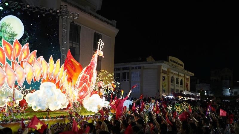 Lung linh sắc màu Đêm hội Trăng rằm - Trung thu Thành cổ - Sơn Tây xứ Đoài