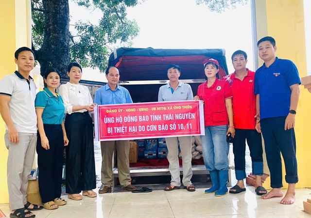 Xã Ứng Thiên mang nhiều chuyến hàng tình nghĩa đến với đồng bào bị ảnh hưởng lũ lụt ở Thái Nguyên