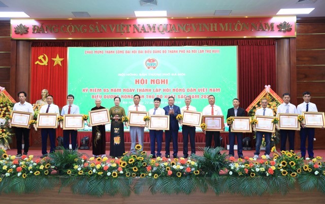 Biểu dương, vinh danh nông dân Thủ đô xuất sắc năm 2025
