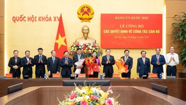 Công bố các quyết định của Ban Thường vụ Đảng uỷ Quốc hội về công tác cán bộ
