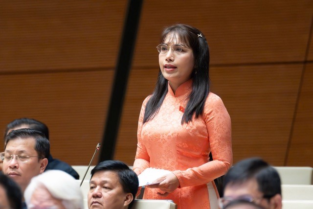 Nhiều cha mẹ coi thiết bị điện tử như “bảo mẫu kỹ thuật số” của con trẻ