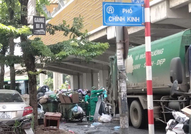 Nhiều điểm tập kết rác gây ô nhiễm môi trường trên địa bàn Hà Nội