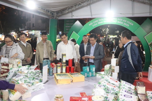 Khai mạc Hội chợ trái cây, nông sản an toàn các tỉnh, thành phố năm 2025
