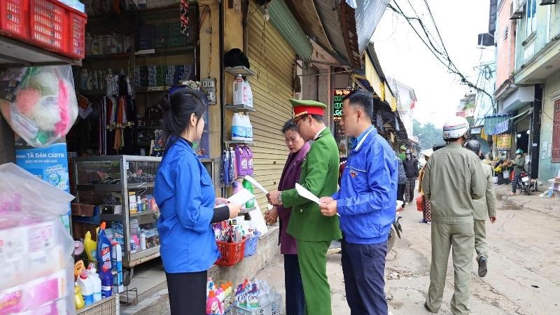 Phường Tùng Thiện ra quân đảm bảo trật tự đô thị