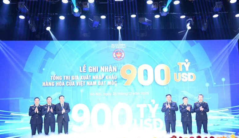 Hải quan Việt Nam nỗ lực góp phần đưa kim ngạch xuất nhập khẩu năm 2025 cán mốc 900 tỷ USD