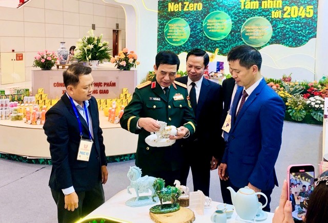 Minh Long giới thiệu bộ sưu tập tượng ngựa phục vụ Tết 2026 tại Đại hội Thi đua yêu nước toàn quốc