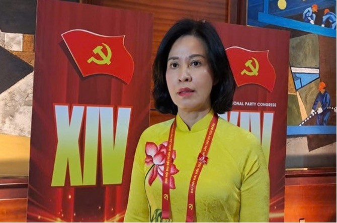 Các nữ đại biểu chia sẻ bên hành lang niềm tin kỳ vọng vào Đại hội Đảng XIV