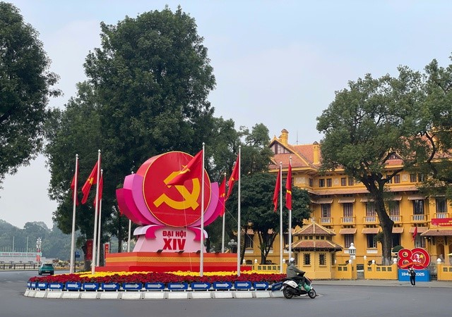 Trong thời gian Đoàn đại biểu Đảng bộ TP Hà Nội dự Đại hội XIV, đồng chí Phạm Quí Tiên được phân công xử lý công việc