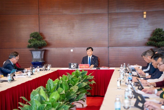 Đoàn đại biểu Đảng bộ thành phố Hà Nội thảo luận về các văn kiện trình Đại hội XIV