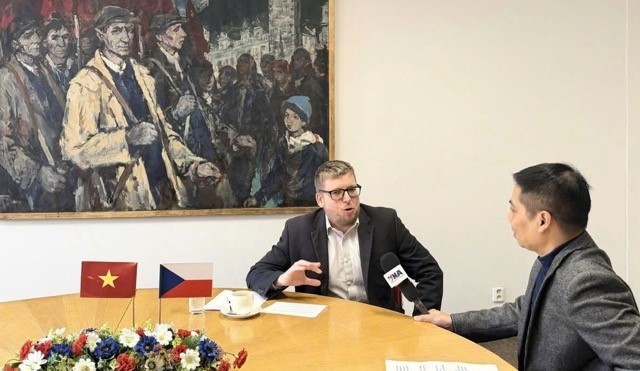 Đảng viên Đảng Cộng sản Séc và Moravia chia sẻ tâm huyết về vai trò của Đảng Cộng sản Việt Nam