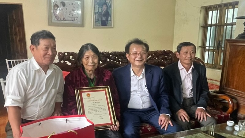 Xã Ứng Thiên chăm lo Tết Bính Ngọ 2026 cho người cao tuổi và đối tượng chính sách