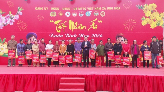 Xã Ứng Hòa: Ấm áp chương trình Tết Nhân ái, trao 500 suất quà cho các hộ khó khăn