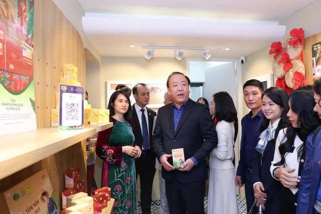 Giới thiệu Không gian trưng bày, livestream “Sức sống hàng Việt”