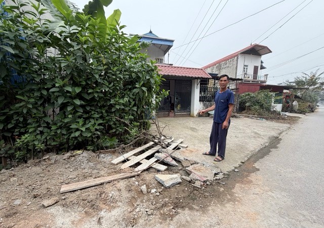 Dự án lắp đèn chiếu sáng ở xã Vân Đình dở dang, người dân mòn mỏi chờ đợi