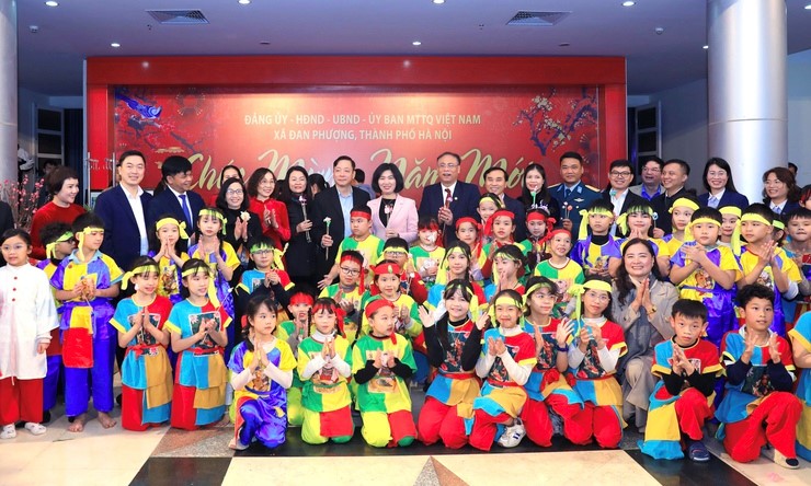 Chủ tịch HĐND Thành phố Phùng Thị Hồng Hà dự Ngày hội “Tết sum vầy - Xuân ơn Đảng” tại xã Đan Phượng