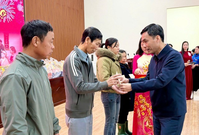  Lan tỏa yêu thương, trao hơn 900 suất quà dịp Xuân Bính Ngọ 2026