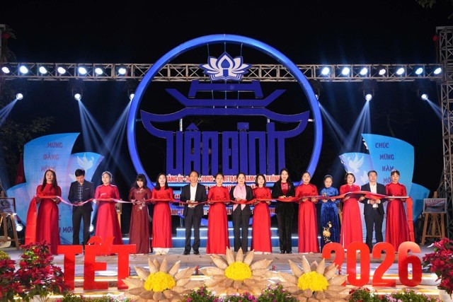 Vân Đình rực sáng “Con đường ánh sáng nghệ thuật”, vang khúc “Mùa xuân ơn Đảng” Xuân Bính Ngọ 2026