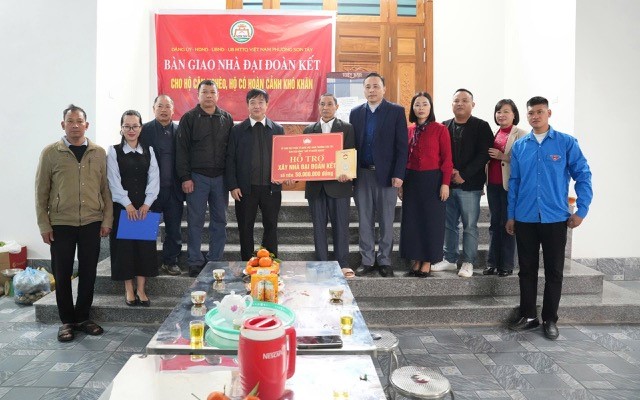 Phường Sơn Tây bàn giao 7 Nhà Đại đoàn kết