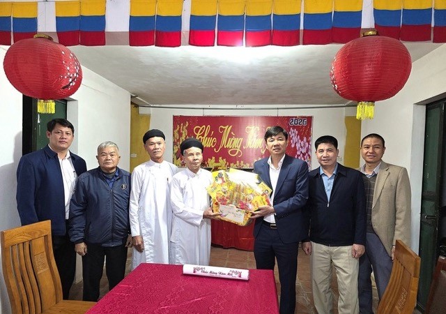 Lãnh đạo xã Hòa Xá thăm, chúc Tết các cơ sở tôn giáo, thắt chặt khối đại đoàn kết Xuân Bính Ngọ 2026