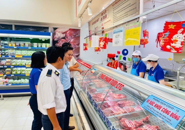 Quản lý thị trường vào cuộc mạnh mẽ, bảo vệ quyền lợi du khách mùa lễ hội