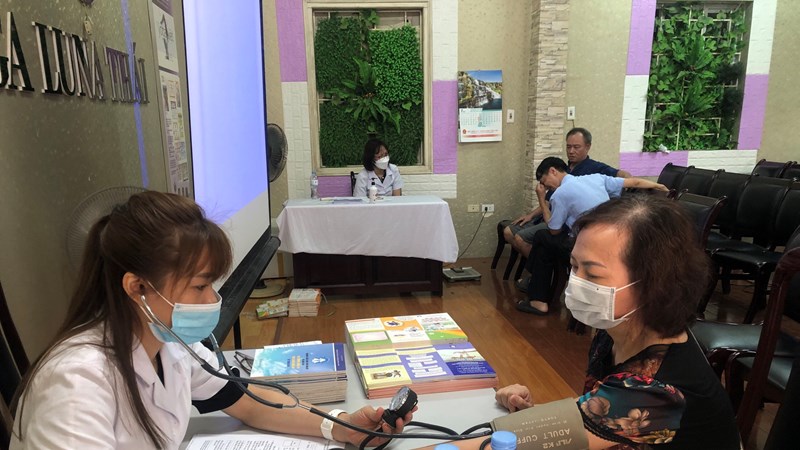 Phụ nữ quận Hà Đông được khám sức khỏe miễn phí