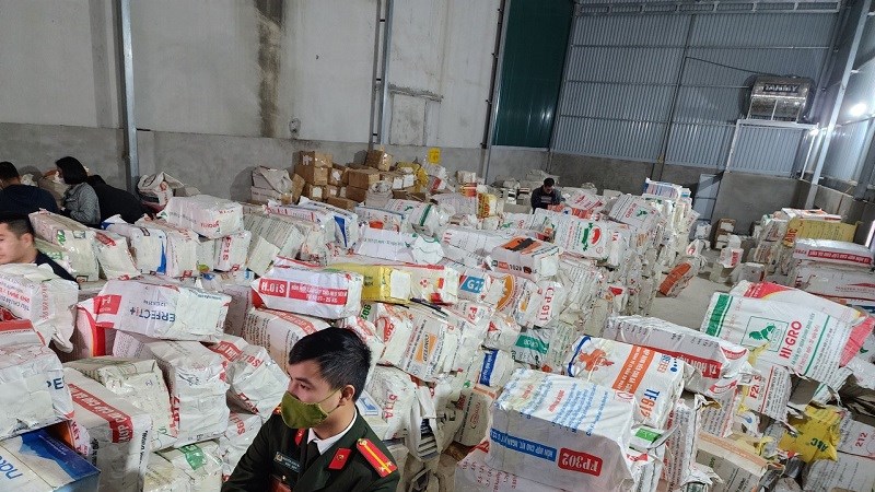 Chiến công của lực lượng công an triệt phá đường dây sản xuất hàng trăm tấn sách lậu quy mô cực lớn tại Hà Nội