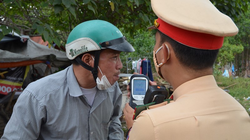 CSGT sẽ kiểm tra nồng độ cồn cả ngày lẫn đêm trong dịp Tết