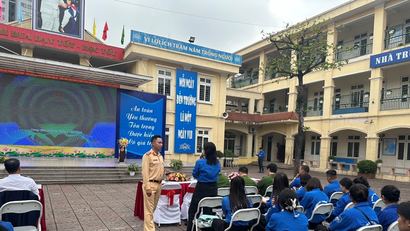 Tuyên truyền pháp luật về giao thông đường bộ cho các cán bộ đoàn viên