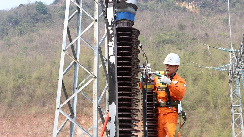 Tiêu thụ điện tiếp tục tăng cao trong nắng nóng