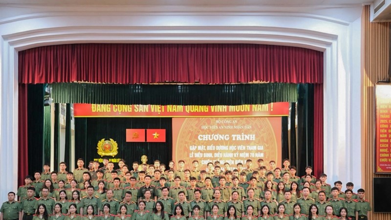 Gặp mặt, biểu dương cán bộ và học viên tham gia lễ diễu binh diễu hành kỷ niệm 70 năm chiến thắng Điện Biên Phủ