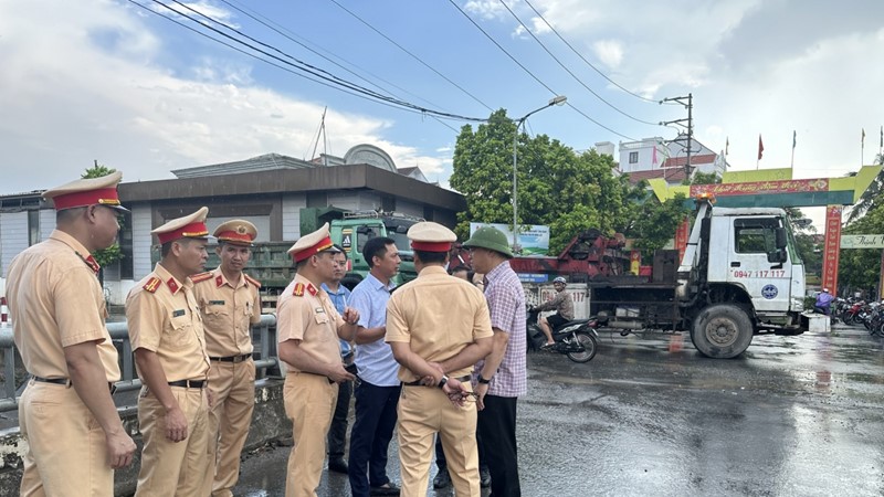 Hà Nội: Tai nạn giao thông đường bộ nghiêm trọng khiến 4 người tử vong 