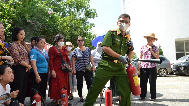 Tập huấn kiến thức, kỹ năng phòng chống cháy nổ tại gia đình cho cán bộ, hội viên, phụ nữ