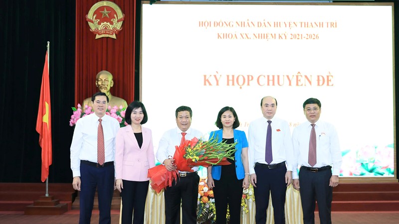 Đồng ý Nguyễn Xuân Phong - Phó Bí thư Huyện ủy Thanh Trì được bầu giữ chức Chủ tịch UBND Huyện với tỷ lệ phiếu bầu 