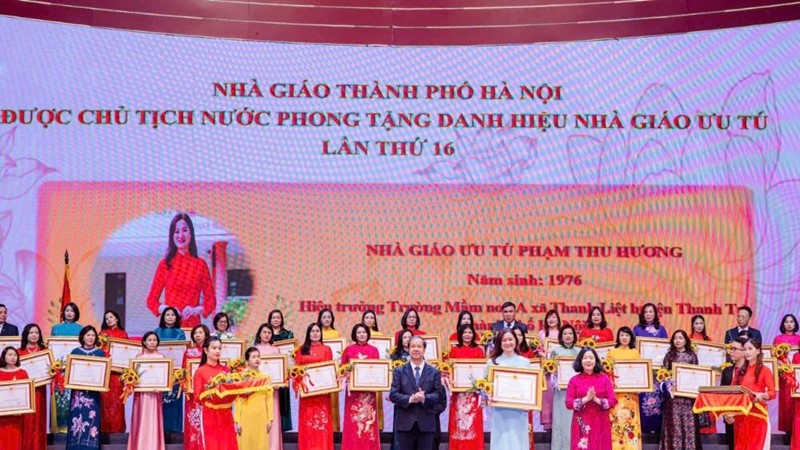 Nhà giáo ưu tú Phạm Thu Hương tận tâm với sự nghiệp trồng người