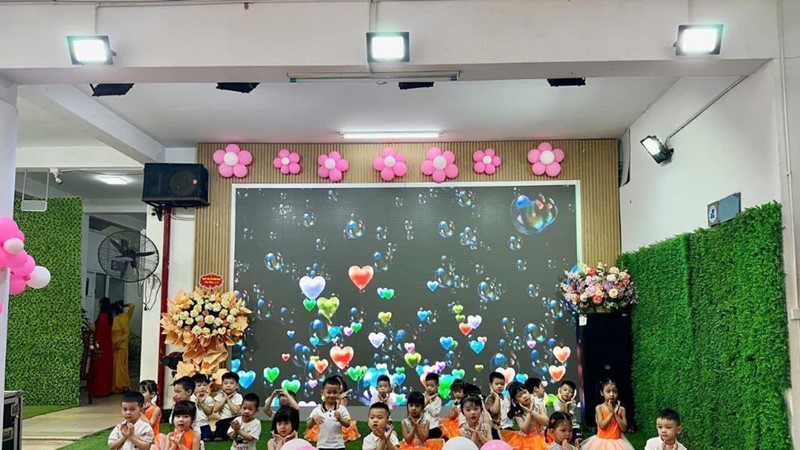 Vững bước sự nghiệp trồng người