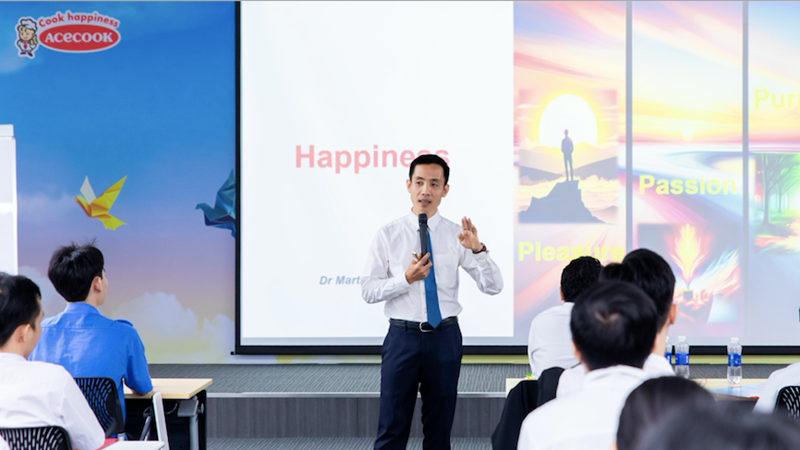 Acecook Việt Nam trao 400 suất học bổng cho học sinh sinh viên