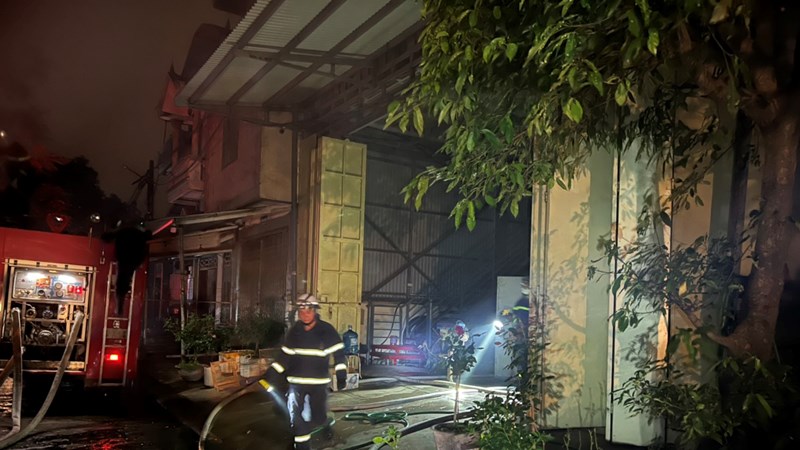Đan Phượng: Lại xảy ra cháy cơ sở sản xuất kinh doanh tại làng nghề Tân Hội