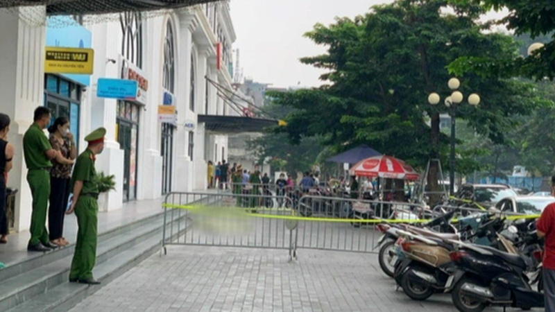 Hà Nội: Một nữ sinh tử vong do rơi từ tầng cao nhà B6 Giảng Võ xuống đất